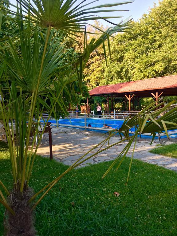 Dipla Sto Potami Hotel Chani Terevou Екстериор снимка